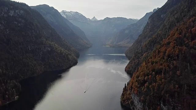 时光流逝飞过国王湖，贝希特斯加登，德国。视频素材