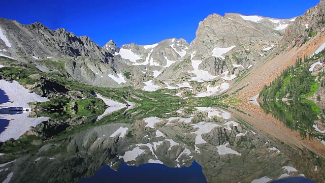 伊莎贝尔湖高山倒影视频素材