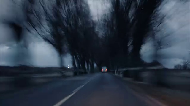 4K Driving POV Hyperlapse at sunset。在黑森林的乡村道路上开车的视频片段时光流逝。UHD间隔拍摄。视频素材