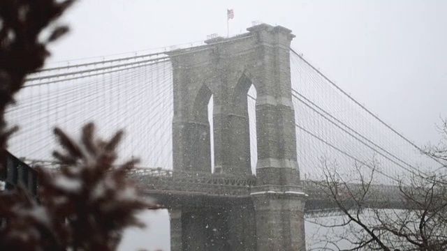 布鲁克林大桥下雪日视频素材