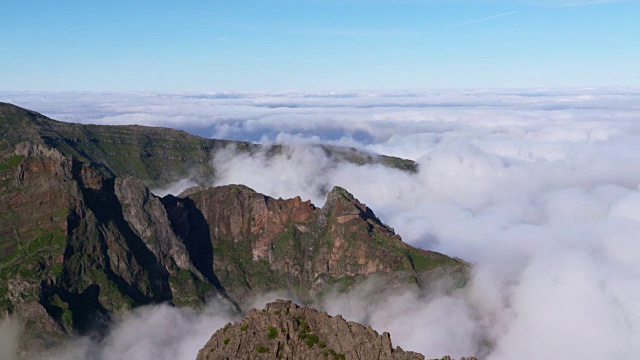 时间流逝。从Pico do ariiro(山)看云海。Pico do Arieiro，葡萄牙马德拉岛视频素材