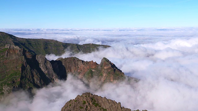 时间流逝。从Pico do ariiro(山)看云海。Pico do Arieiro，葡萄牙马德拉岛视频素材