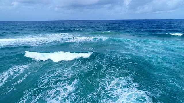 海浪的鸟瞰图视频素材