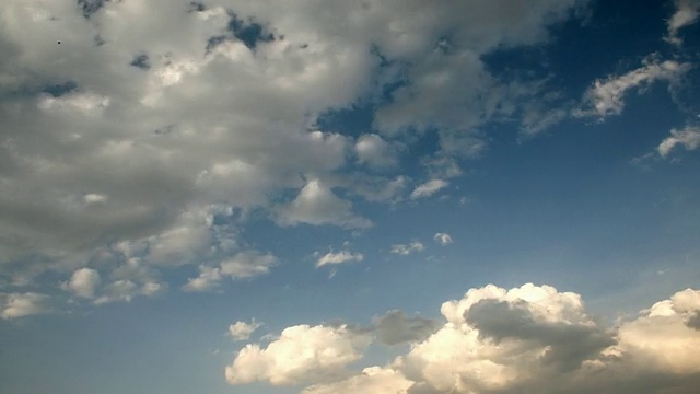 Into The Night Clouds Time Lapse(高清)视频素材