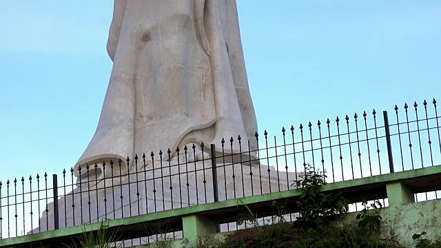 哈瓦那的基督，一座白色大理石雕塑在城市的入口处，古巴视频素材