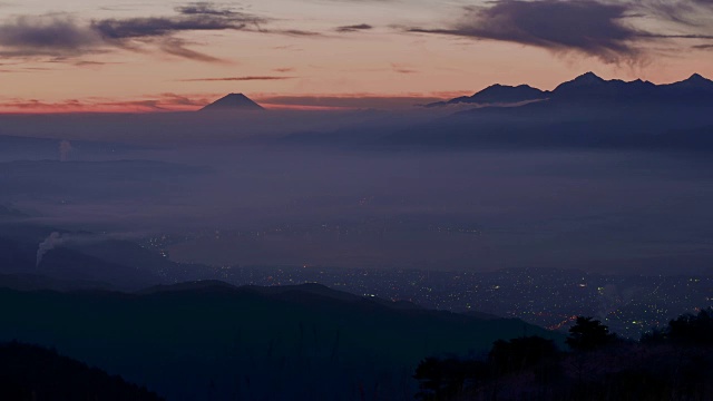 早晨富士山上的云海视频素材