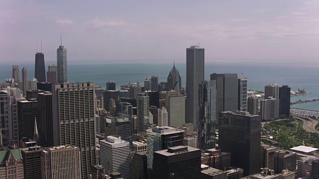 日间航拍芝加哥市中心。视频素材