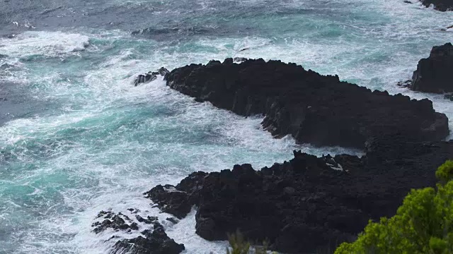 海洋和岩层视频素材