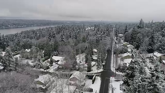 贝尔维尤纽卡斯尔默瑟岛湖华盛顿空中冬雪覆盖景观视频素材