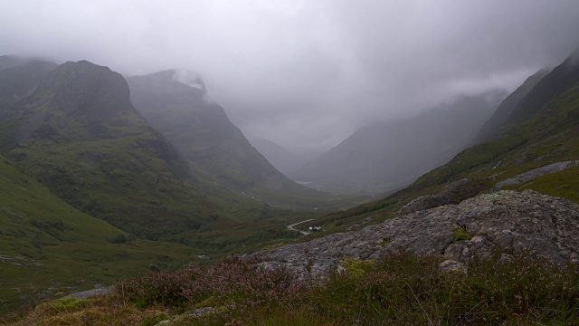 时间流逝。苏格兰高地的格伦科和比迪恩南边三姐妹。Glencoe，三姐妹，Bidean nam Bian，苏格兰高地，苏格兰，英国。视频素材