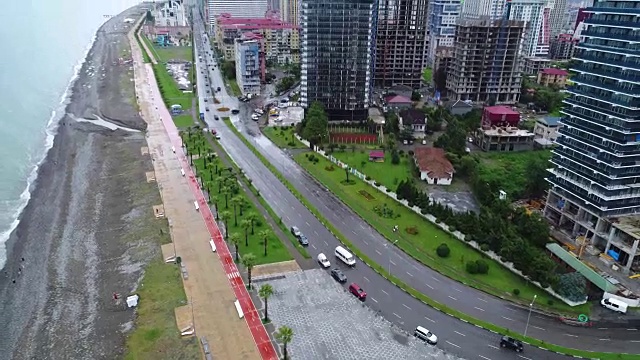 空中视图巴统在雨天全高清拍摄视频素材