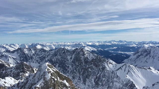 雪山连绵景观，祖格斯匹茨观景台。视频素材