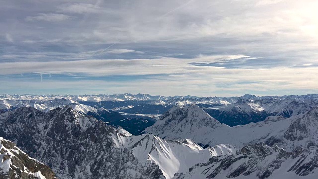 雪山连绵景观，祖格斯匹茨观景台。视频素材