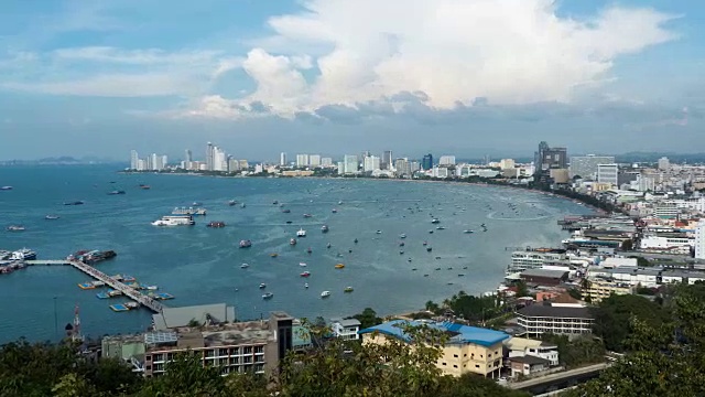 全景芭堤雅城市海滩在Pratumnak观点。间隔拍摄。泰国,芭堤雅,亚洲视频素材