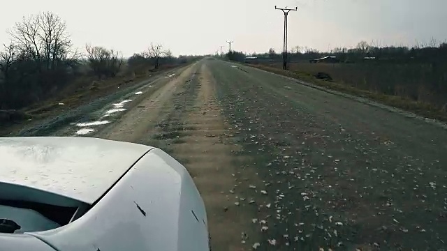 土路上的汽车视图视频素材