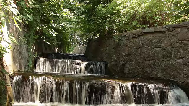 古老的人工装饰瀑布与三个调制视频素材