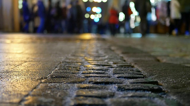 倒影人雨夜视频素材