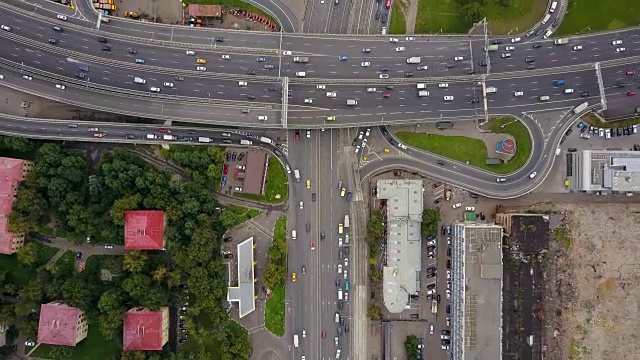 俄罗斯莫斯科市白天交通路口环空中全景图4k视频素材