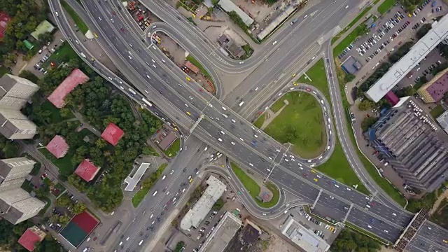 俄罗斯莫斯科市白天交通路口十字路口航拍全景4k视频素材