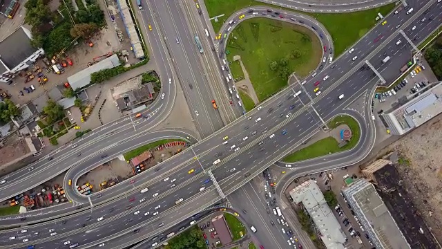 俄罗斯莫斯科市白天交通路口十字路口航拍全景4k视频素材