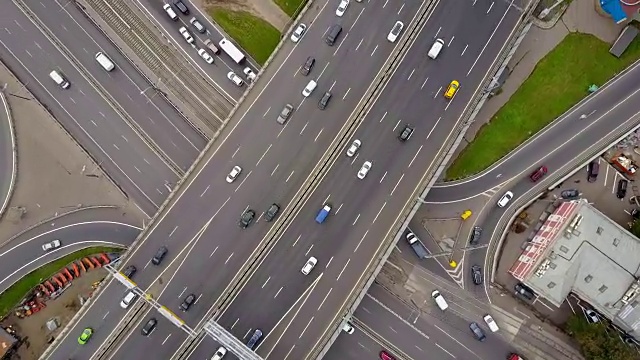 俄罗斯莫斯科市白天交通路口十字路口航拍全景4k视频素材