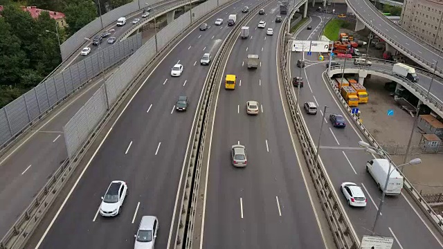 俄罗斯莫斯科市白天交通路口十字路口航拍全景4k视频素材