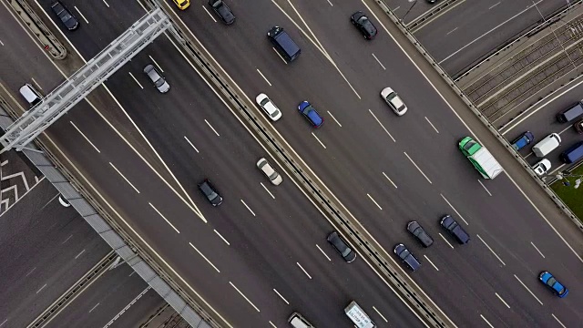 俄罗斯莫斯科市白天交通路口十字路口航拍全景4k视频素材