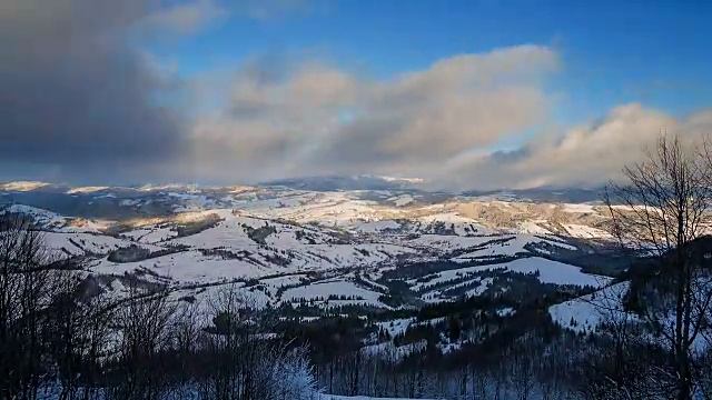 山上的滑雪缆车时光流逝视频素材