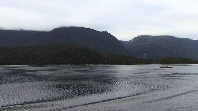 新西兰的米尔福德海湾视频素材