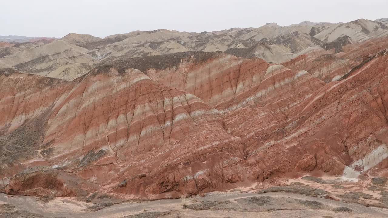 丹霞山地貌五彩缤纷视频下载