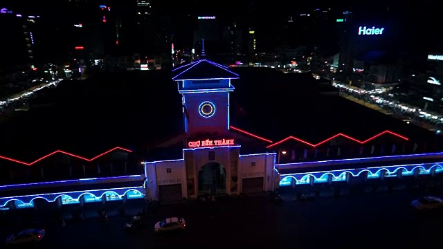 越南西贡本清市场上空的夜间录像视频素材