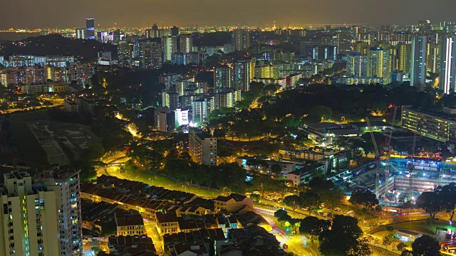 夜晚照亮新加坡城市景观屋顶全景4k时间流逝视频素材