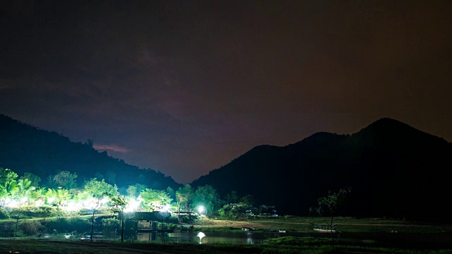 湖泊和热带山脉夜景的时间流逝视频素材