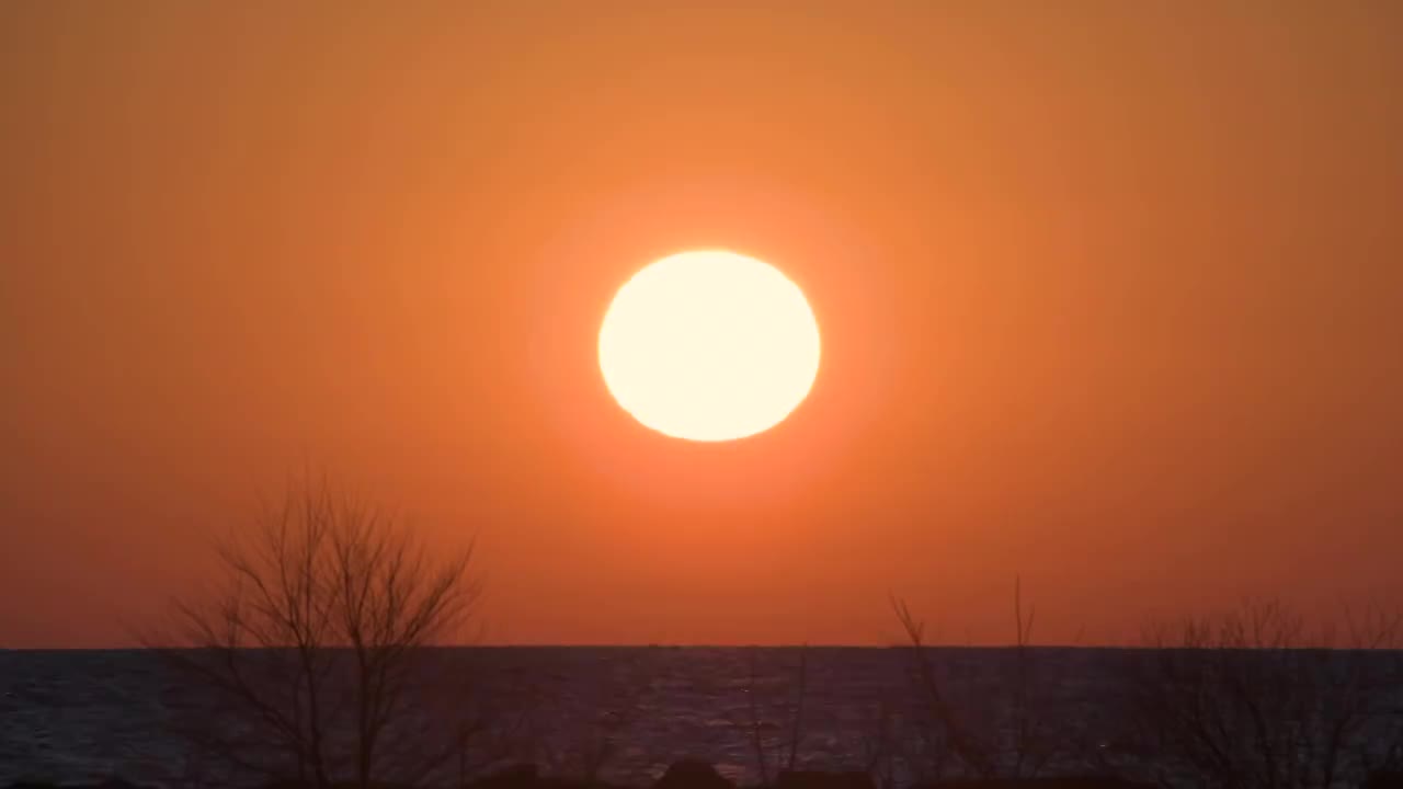 太阳落水视频素材