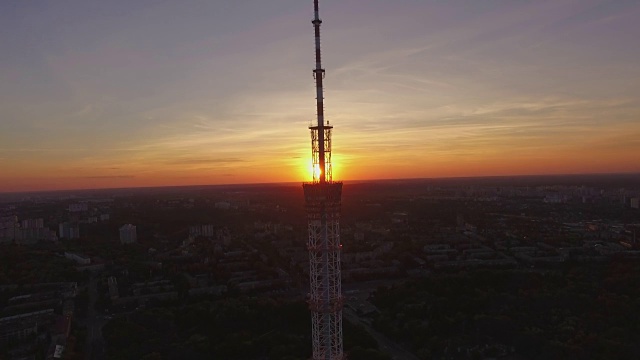 夕阳下的基辅电视塔视频素材