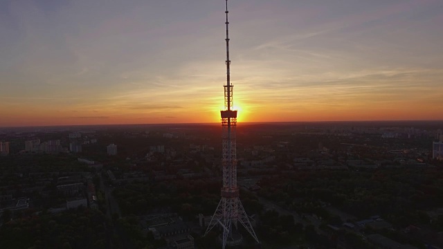 夕阳下的基辅电视塔视频素材