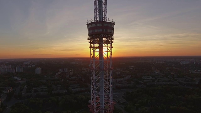 夕阳下的基辅电视塔视频素材