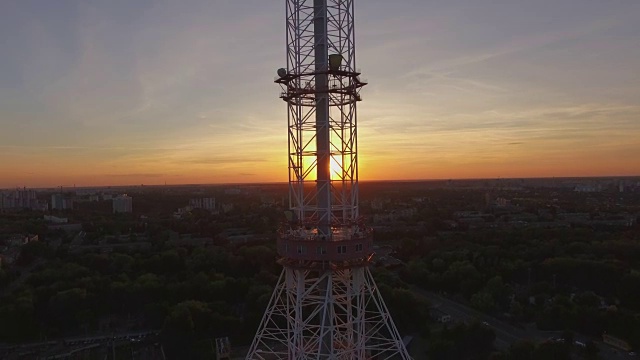 夕阳下的基辅电视塔视频素材