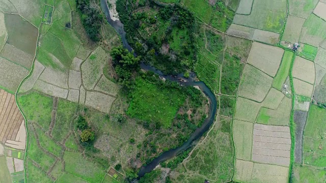 景观山Vang Vieng村与石灰岩山，老挝视频素材