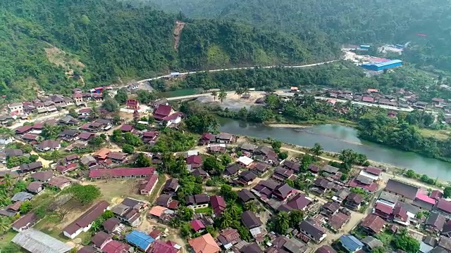 景观山Vang Vieng村与石灰岩山，老挝视频素材