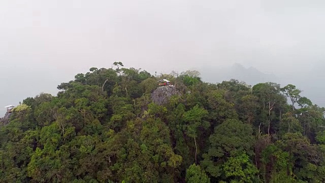 老挝Vang vieng的Pha Ngern视点。风景万荣山。视频素材