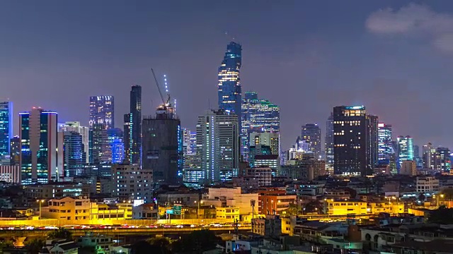 泰国曼谷的城市景观和交通的时间流逝。从白天到夜晚的时间流逝。视频素材