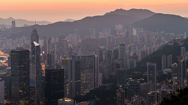 拍摄于维多利亚山顶的香港清晨日出视频素材