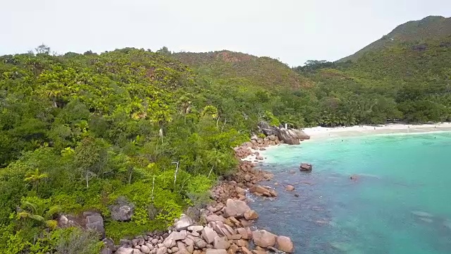 与无人机在冰岛的安斯藏-普拉林上空飞行视频素材