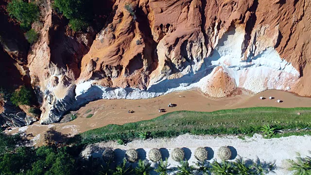 红峡谷和仙泉鸟瞰图，越南梅奈视频素材