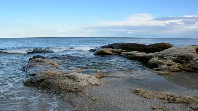 保加利亚黑海沿岸的海景。视频素材