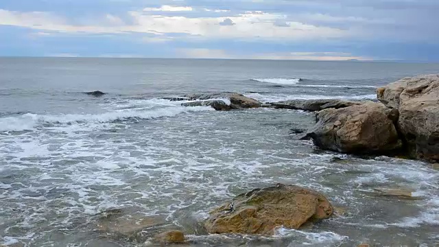 保加利亚黑海沿岸的海景。视频素材