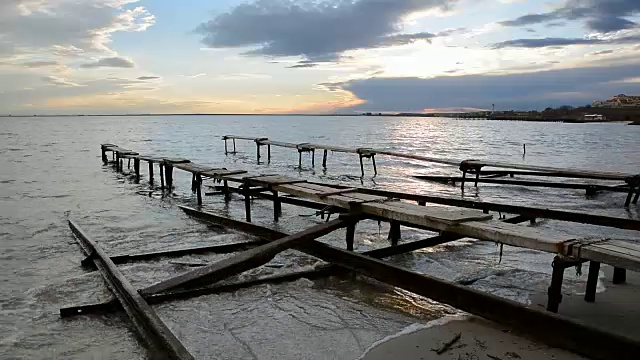 保加利亚拉夫达附近的渔村，美丽的海景。黑海海岸的海上日落。视频素材