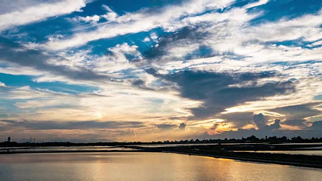 湖泊和热带山脉夜景的时间流逝视频素材