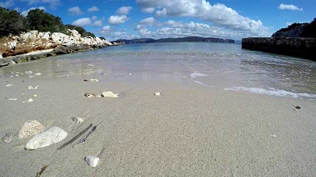 从地面上看到卡拉·德拉古纳拉海岸。意大利撒丁岛视频素材